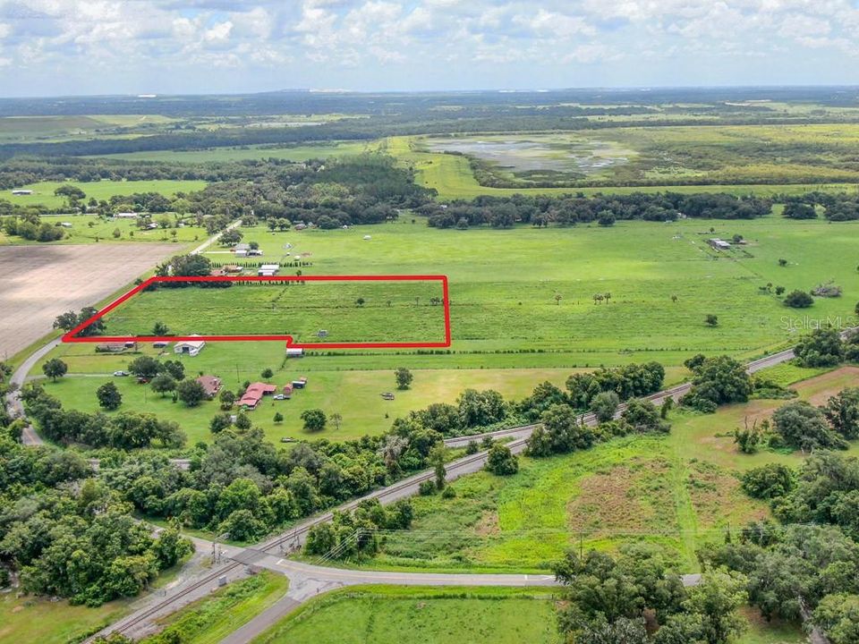 На продажу: $325,000 (6.38 acres)