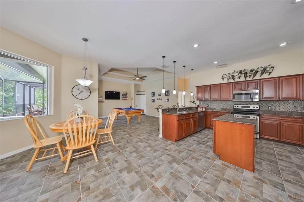 Main home kitchen w/eat in dining nook