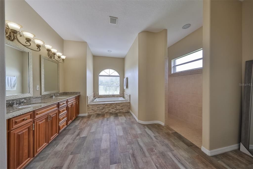 Main home Primary bedroom ensuite w/walk in shower and soaking tub