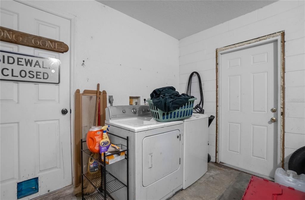 For Sale: $199,900 (2 beds, 2 baths, 1094 Square Feet)