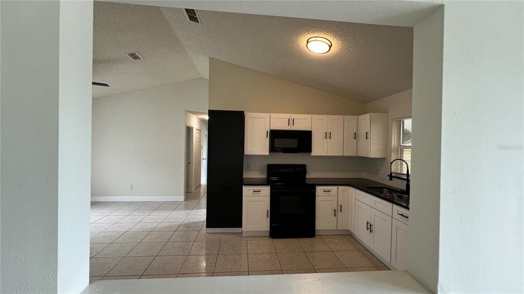 For Rent: $2,195 (3 beds, 2 baths, 1224 Square Feet)