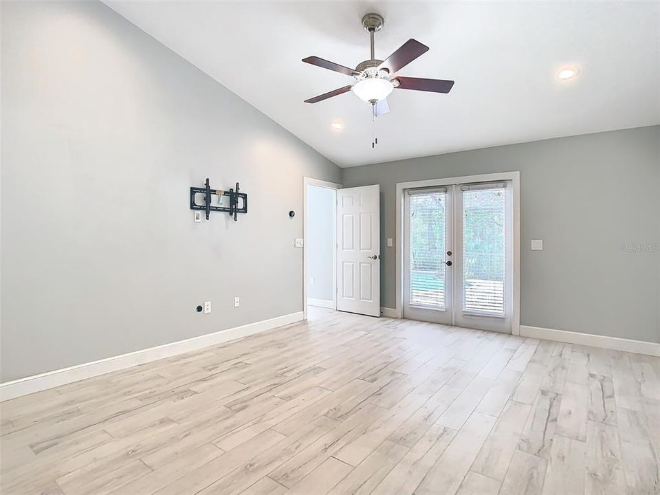 Active With Contract: $699,900 (3 beds, 2 baths, 2316 Square Feet)