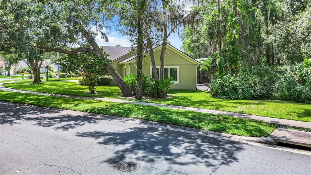 Active With Contract: $699,900 (3 beds, 2 baths, 2316 Square Feet)