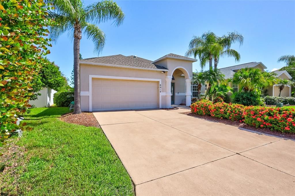 Active With Contract: $350,000 (3 beds, 2 baths, 2035 Square Feet)