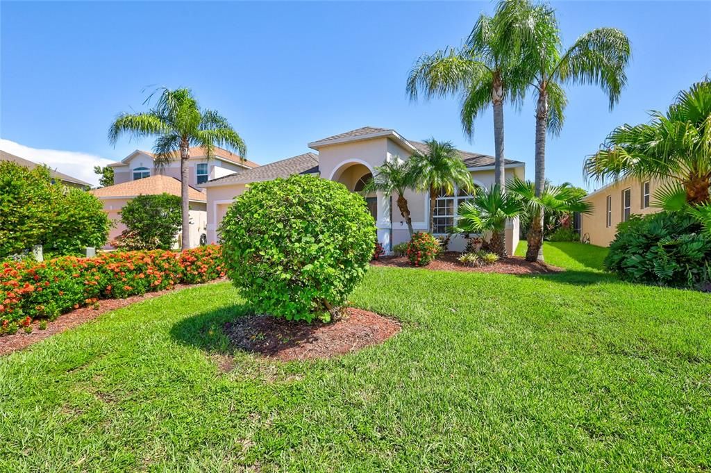 Active With Contract: $350,000 (3 beds, 2 baths, 2035 Square Feet)