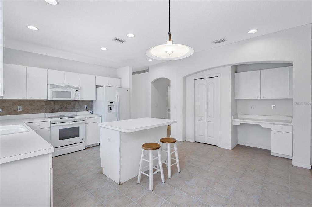 Active With Contract: $350,000 (3 beds, 2 baths, 2035 Square Feet)