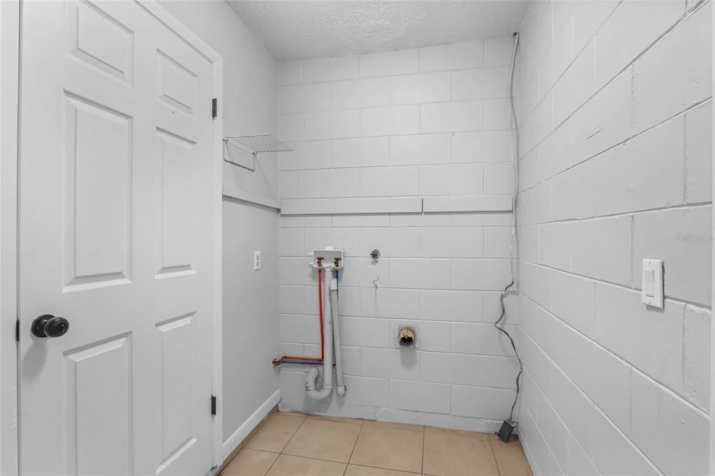 INDOOR LAUNDRY ROOM