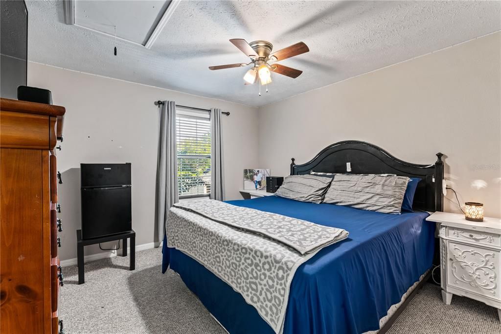 Active With Contract: $189,000 (2 beds, 1 baths, 928 Square Feet)