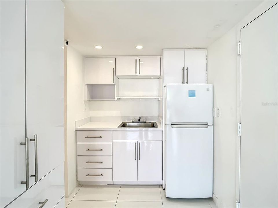 For Sale: $270,000 (1 beds, 1 baths, 440 Square Feet)