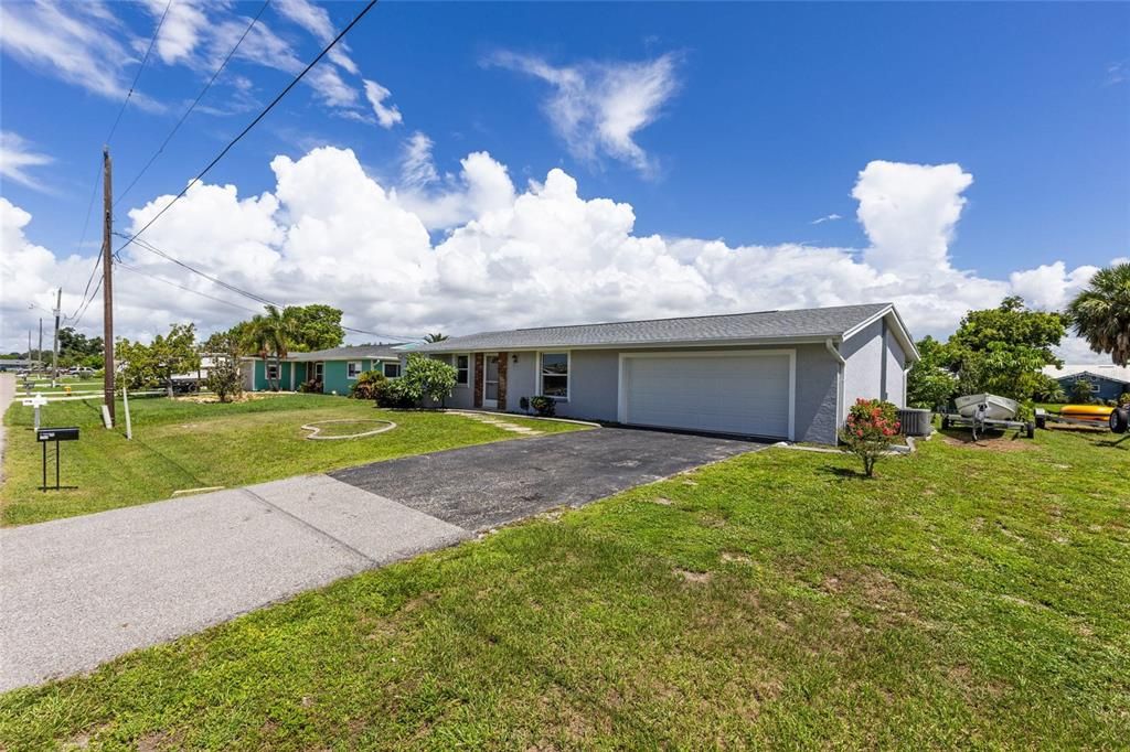 For Sale: $450,000 (3 beds, 2 baths, 1360 Square Feet)