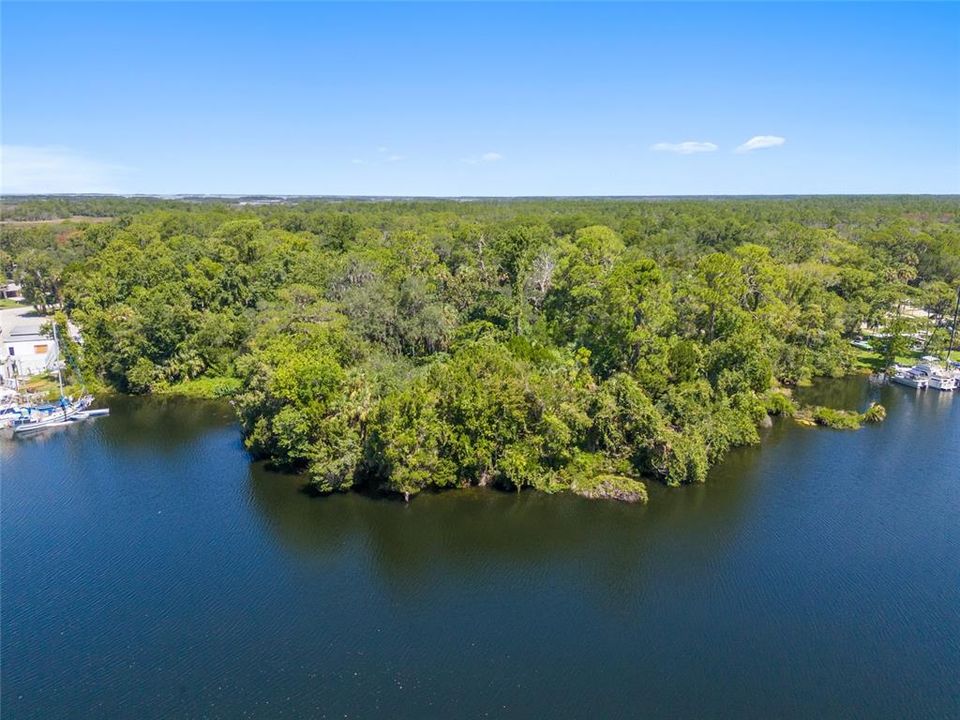 На продажу: $975,000 (5.28 acres)