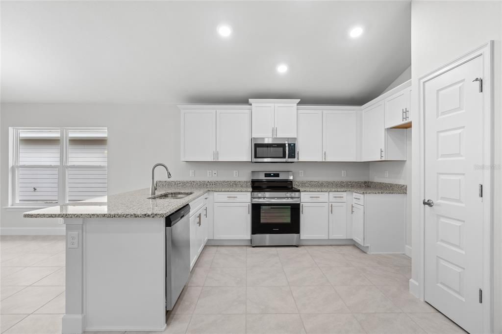 Active With Contract: $301,150 (3 beds, 2 baths, 1368 Square Feet)