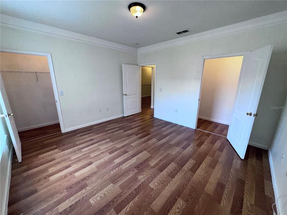 For Sale: $185,000 (1 beds, 1 baths, 951 Square Feet)