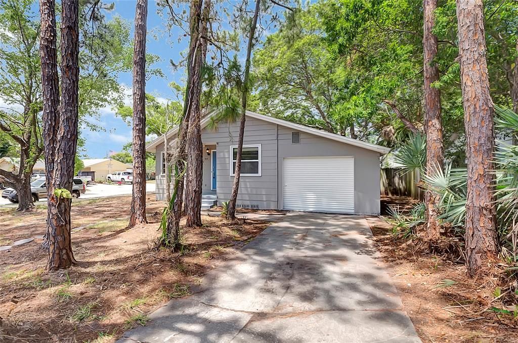 Recently Rented: $1,895 (3 beds, 1 baths, 976 Square Feet)