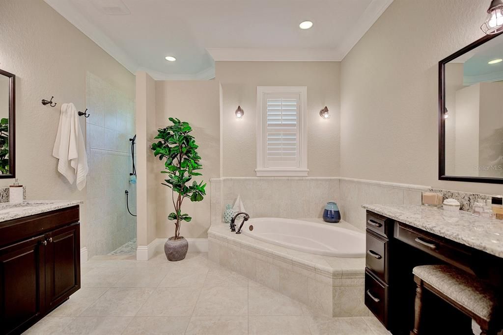 Large Master Bathroom, Walk In Shower, Garden Tub & 2 Vanities