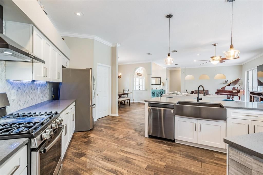 Active With Contract: $899,000 (5 beds, 3 baths, 2854 Square Feet)