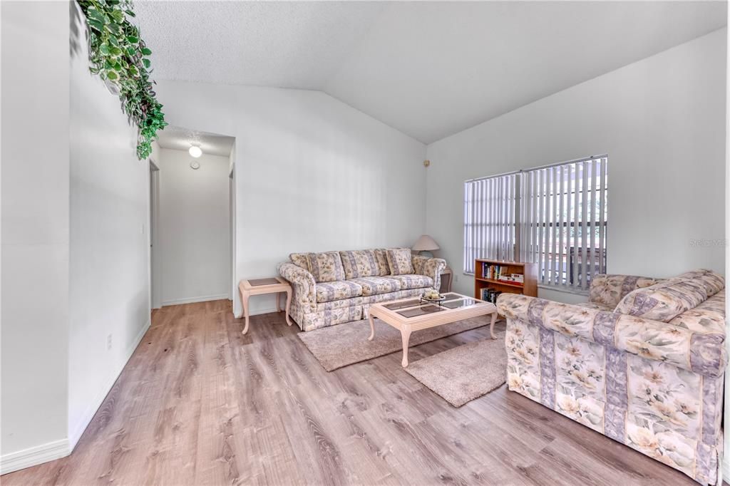 Active With Contract: $380,000 (4 beds, 2 baths, 1749 Square Feet)