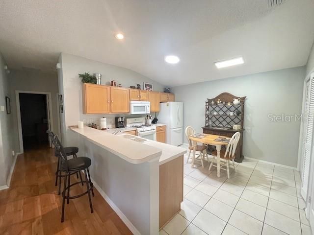 For Rent: $2,200 (2 beds, 2 baths, 1156 Square Feet)