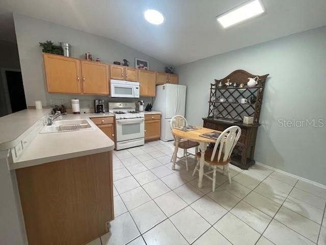 For Rent: $2,200 (2 beds, 2 baths, 1156 Square Feet)