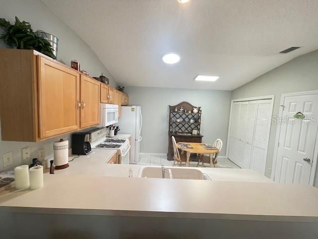 For Rent: $2,200 (2 beds, 2 baths, 1156 Square Feet)