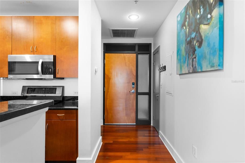 For Sale: $380,000 (1 beds, 1 baths, 897 Square Feet)