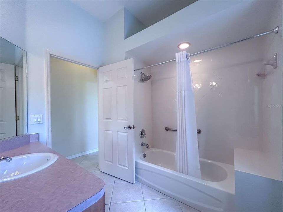 2nd bathroom/Pool Bathroom