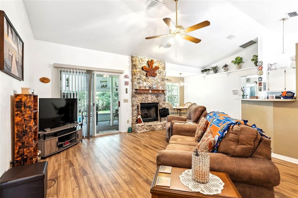 Active With Contract: $279,000 (3 beds, 2 baths, 1249 Square Feet)