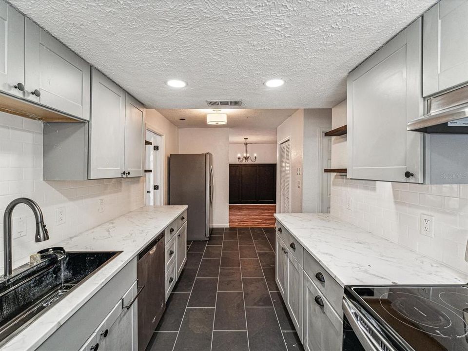 Active With Contract: $296,000 (3 beds, 2 baths, 1428 Square Feet)