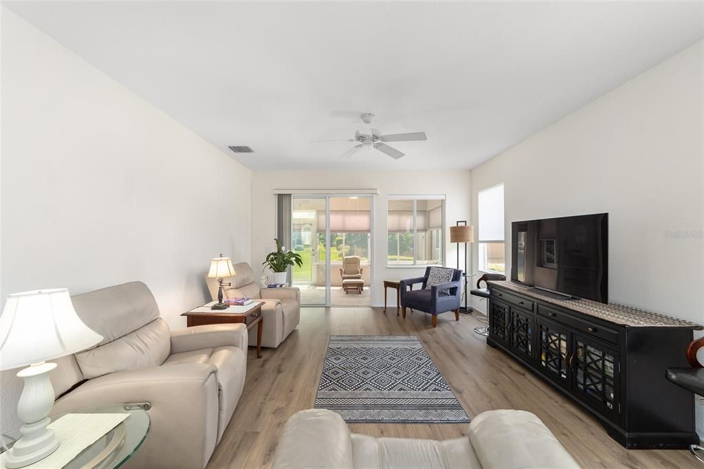 Active With Contract: $263,000 (2 beds, 2 baths, 1150 Square Feet)