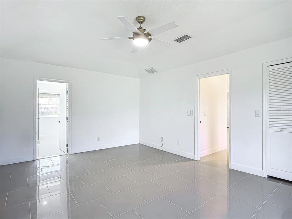 Active With Contract: $375,000 (3 beds, 2 baths, 1646 Square Feet)