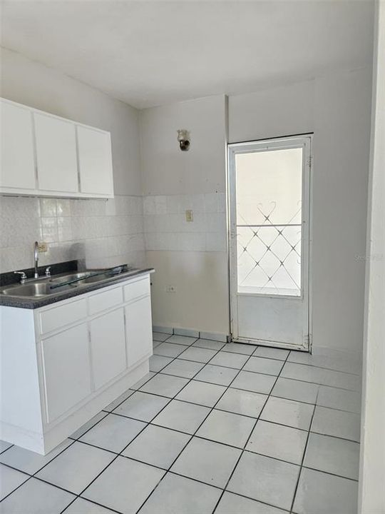 Active With Contract: $83,000 (3 beds, 1 baths, 681 Square Feet)