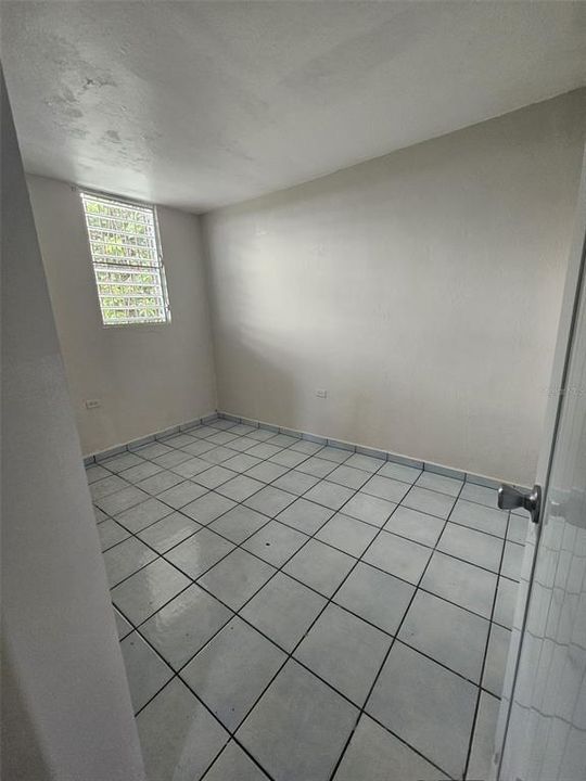 Active With Contract: $83,000 (3 beds, 1 baths, 681 Square Feet)