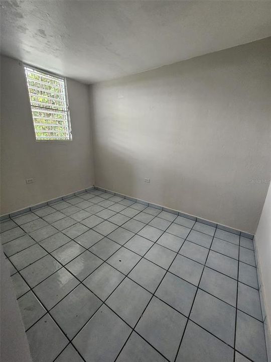 Active With Contract: $83,000 (3 beds, 1 baths, 681 Square Feet)