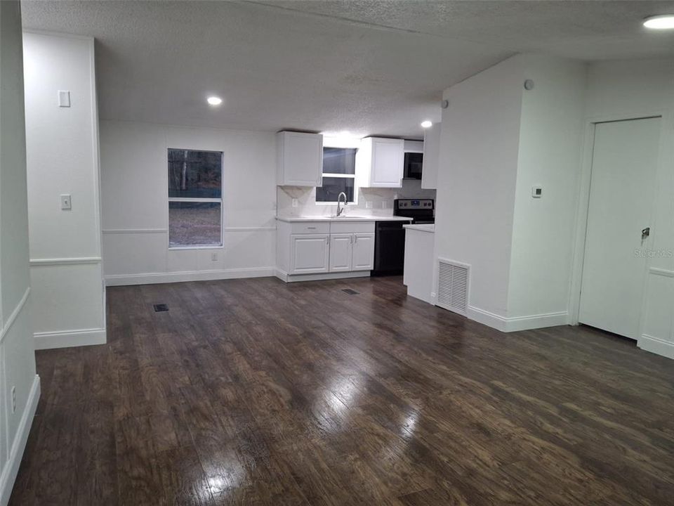 For Sale: $189,000 (3 beds, 2 baths, 960 Square Feet)