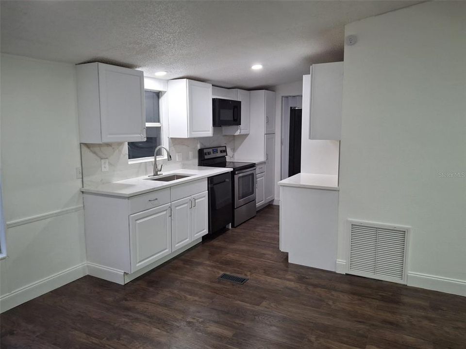 For Sale: $189,000 (3 beds, 2 baths, 960 Square Feet)