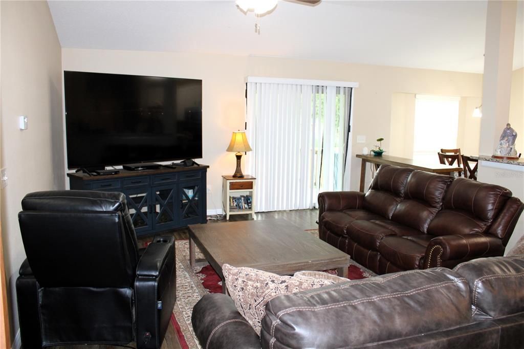 For Sale: $350,000 (3 beds, 2 baths, 1592 Square Feet)