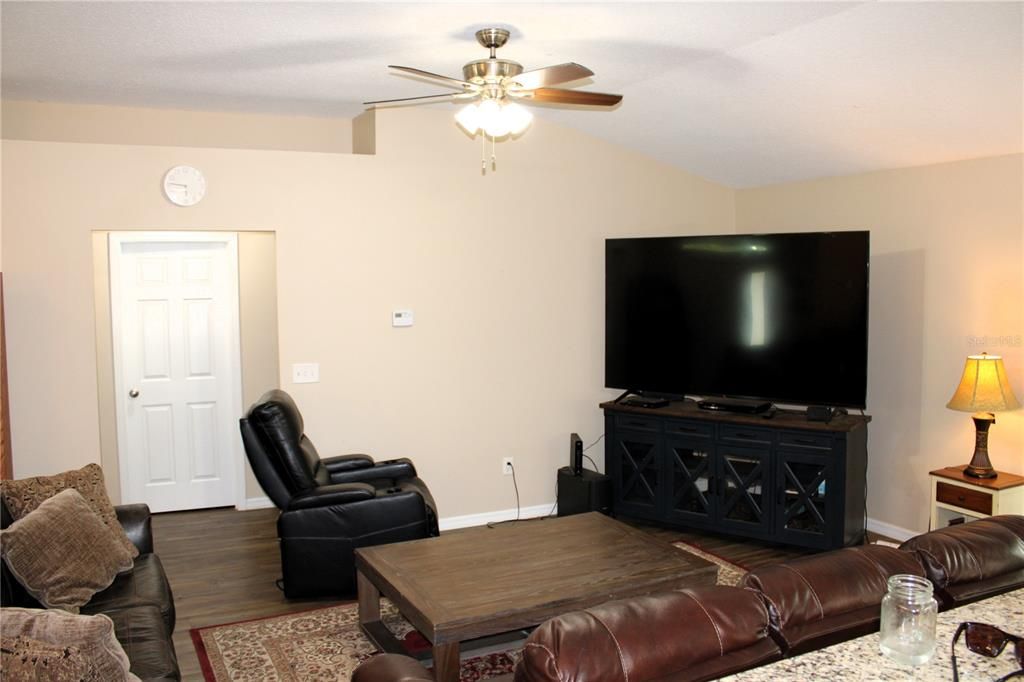 For Sale: $350,000 (3 beds, 2 baths, 1592 Square Feet)