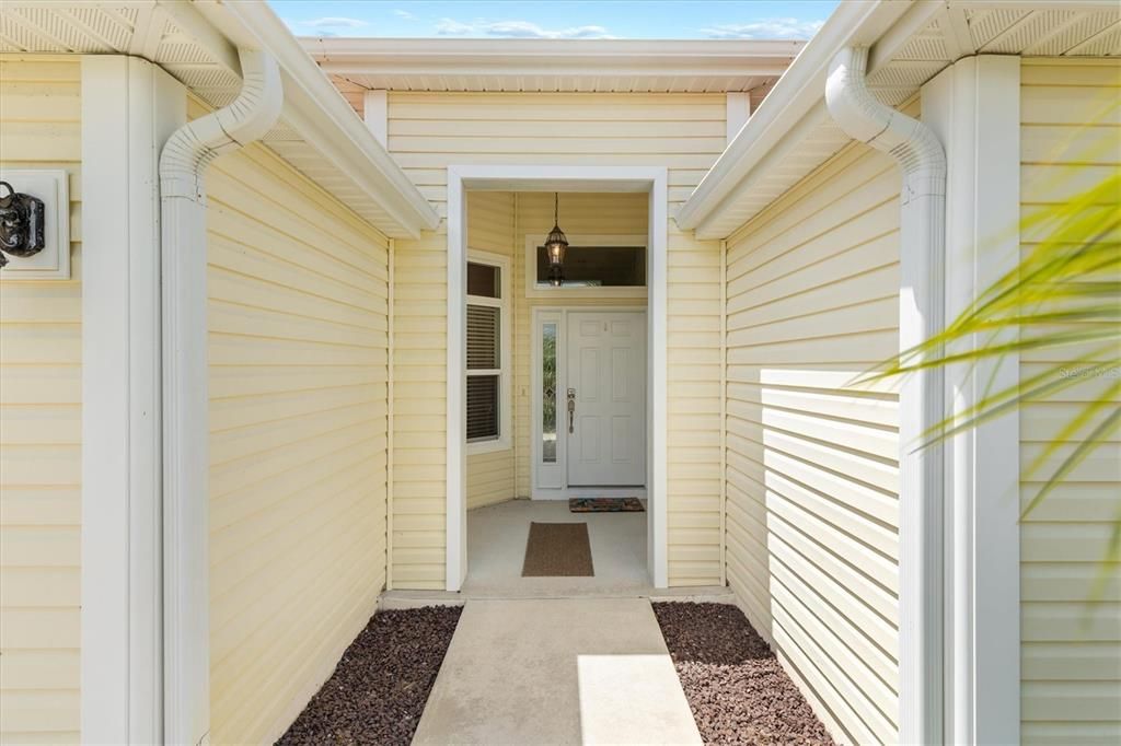 COVERED ENTRYWAY TO YOUR SUNFLOWER MODEL HOME