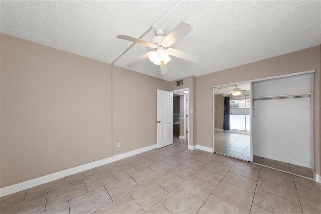 For Sale: $189,900 (1 beds, 1 baths, 690 Square Feet)