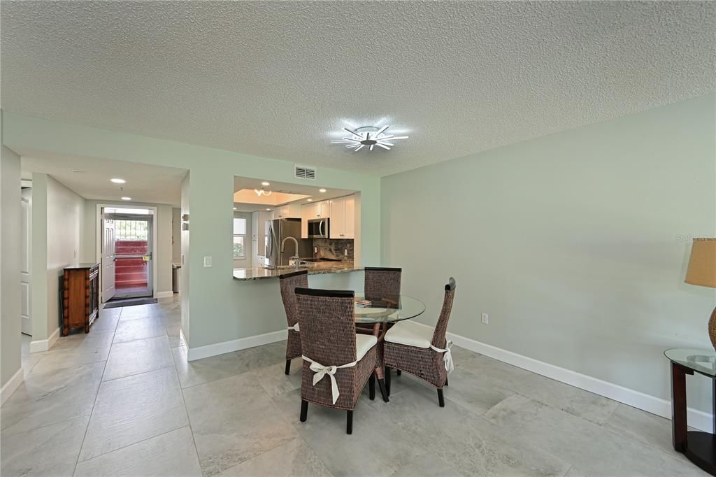 For Sale: $248,000 (2 beds, 2 baths, 1042 Square Feet)