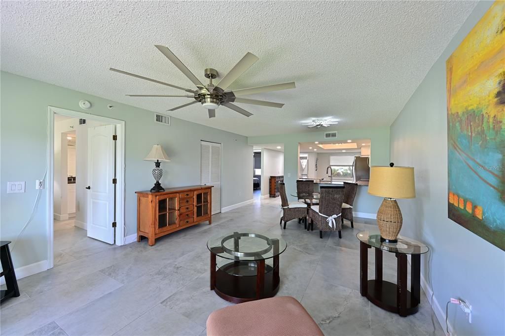 For Sale: $248,000 (2 beds, 2 baths, 1042 Square Feet)