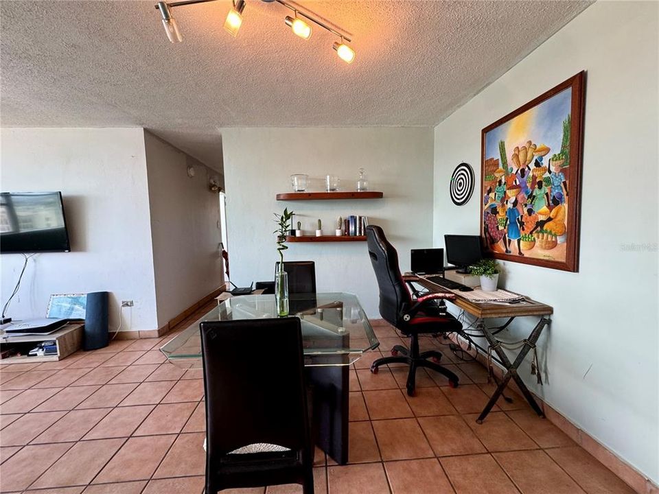 Activo con contrato: $155,000 (2 camas, 1 baños, 845 Pies cuadrados)