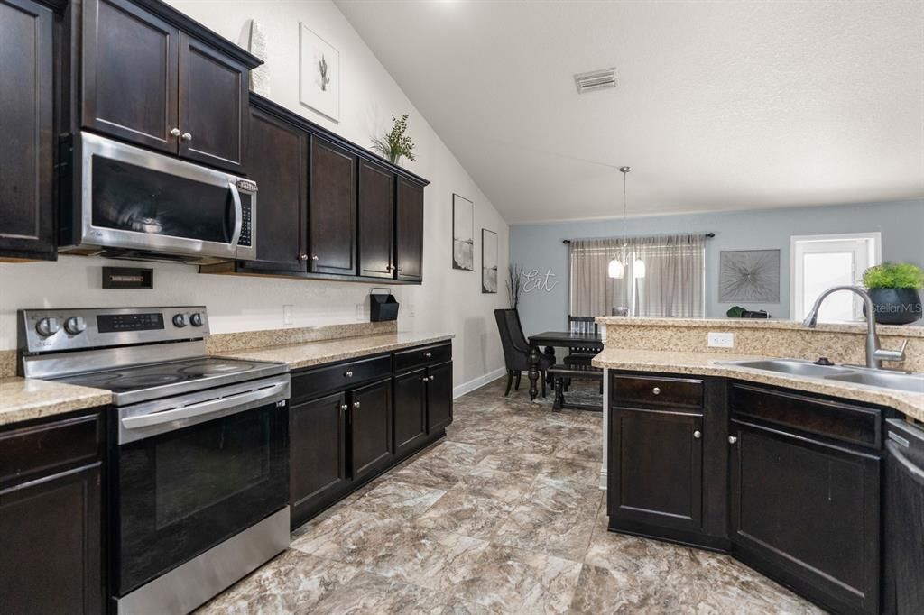 Active With Contract: $440,000 (4 beds, 2 baths, 2534 Square Feet)