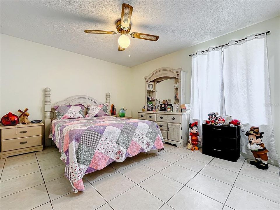 For Sale: $250,000 (3 beds, 2 baths, 984 Square Feet)