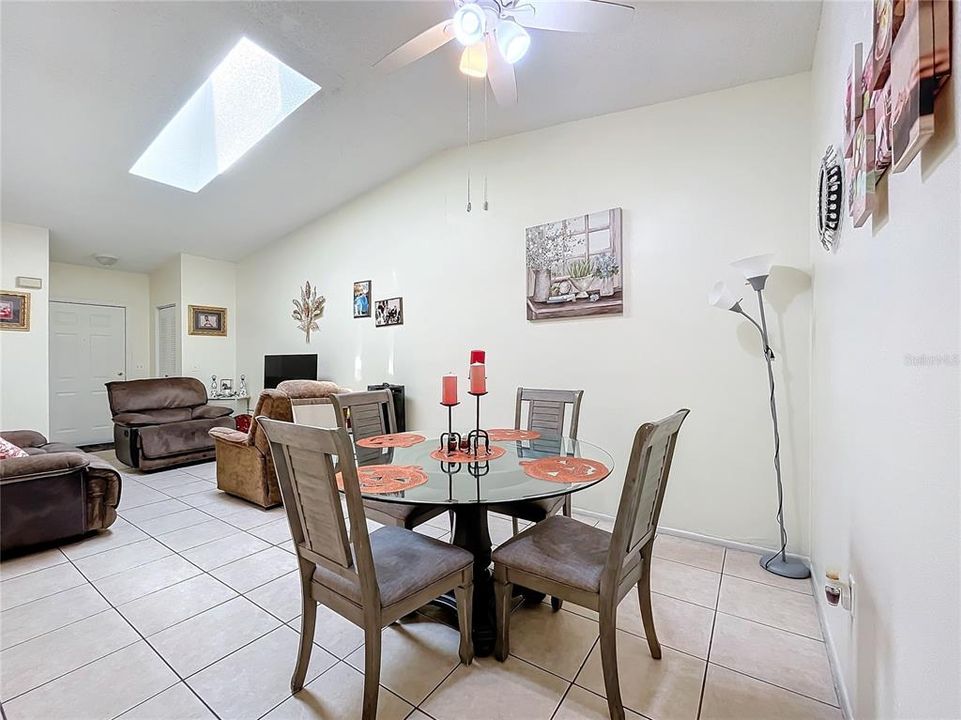 For Sale: $250,000 (3 beds, 2 baths, 984 Square Feet)