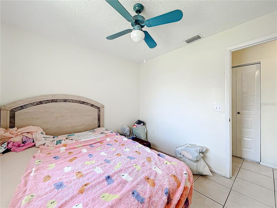 For Sale: $250,000 (3 beds, 2 baths, 984 Square Feet)