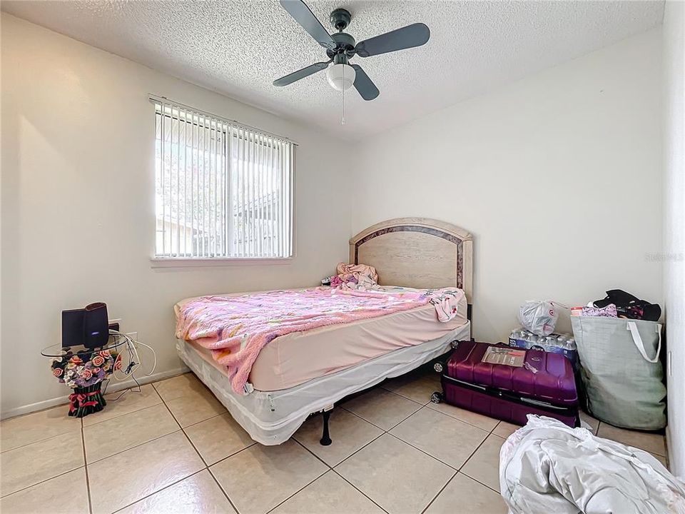 For Sale: $250,000 (3 beds, 2 baths, 984 Square Feet)