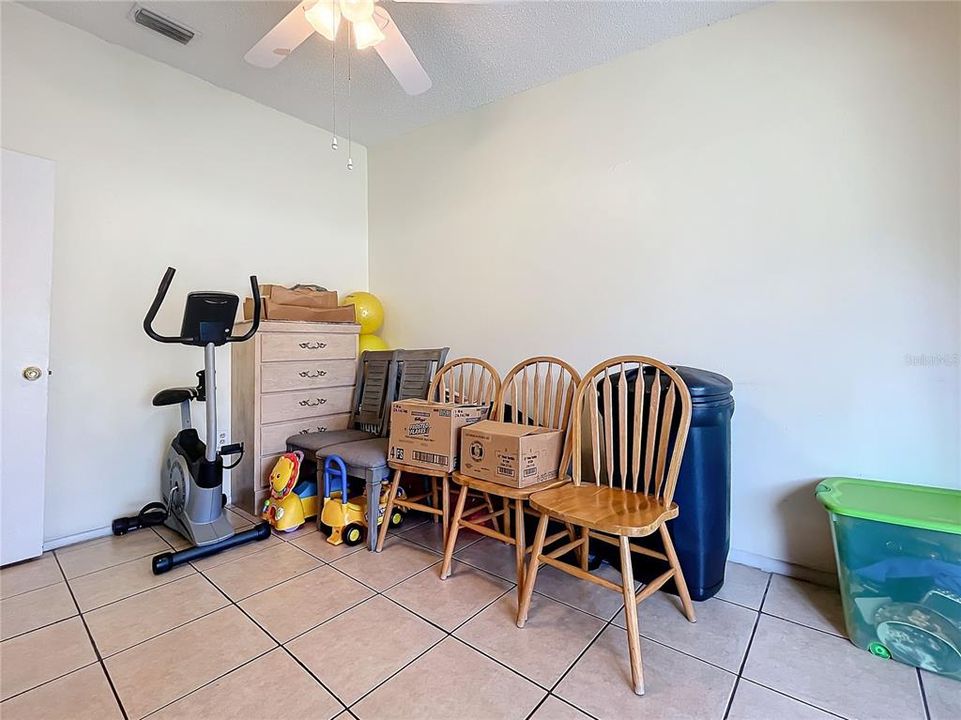 For Sale: $250,000 (3 beds, 2 baths, 984 Square Feet)