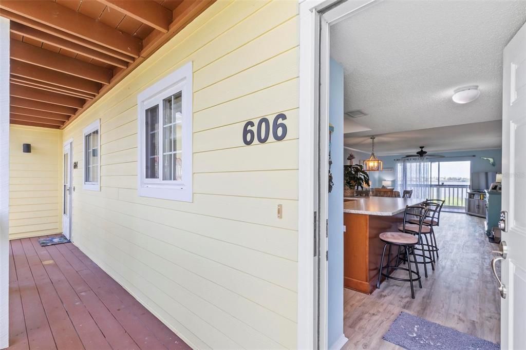 For Sale: $344,900 (2 beds, 2 baths, 1140 Square Feet)