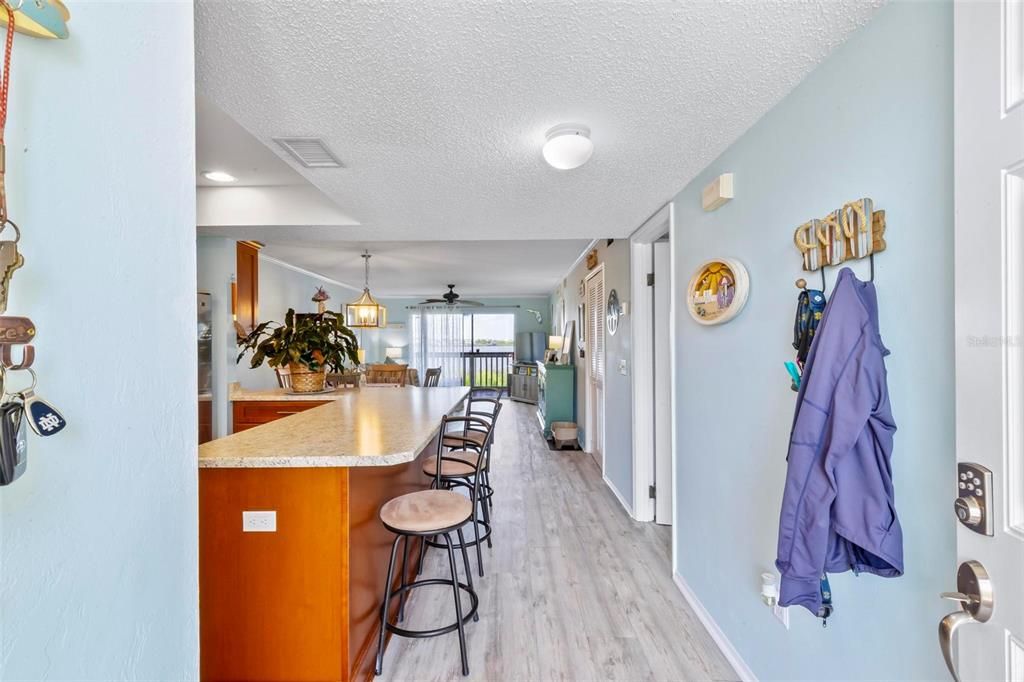 For Sale: $344,900 (2 beds, 2 baths, 1140 Square Feet)